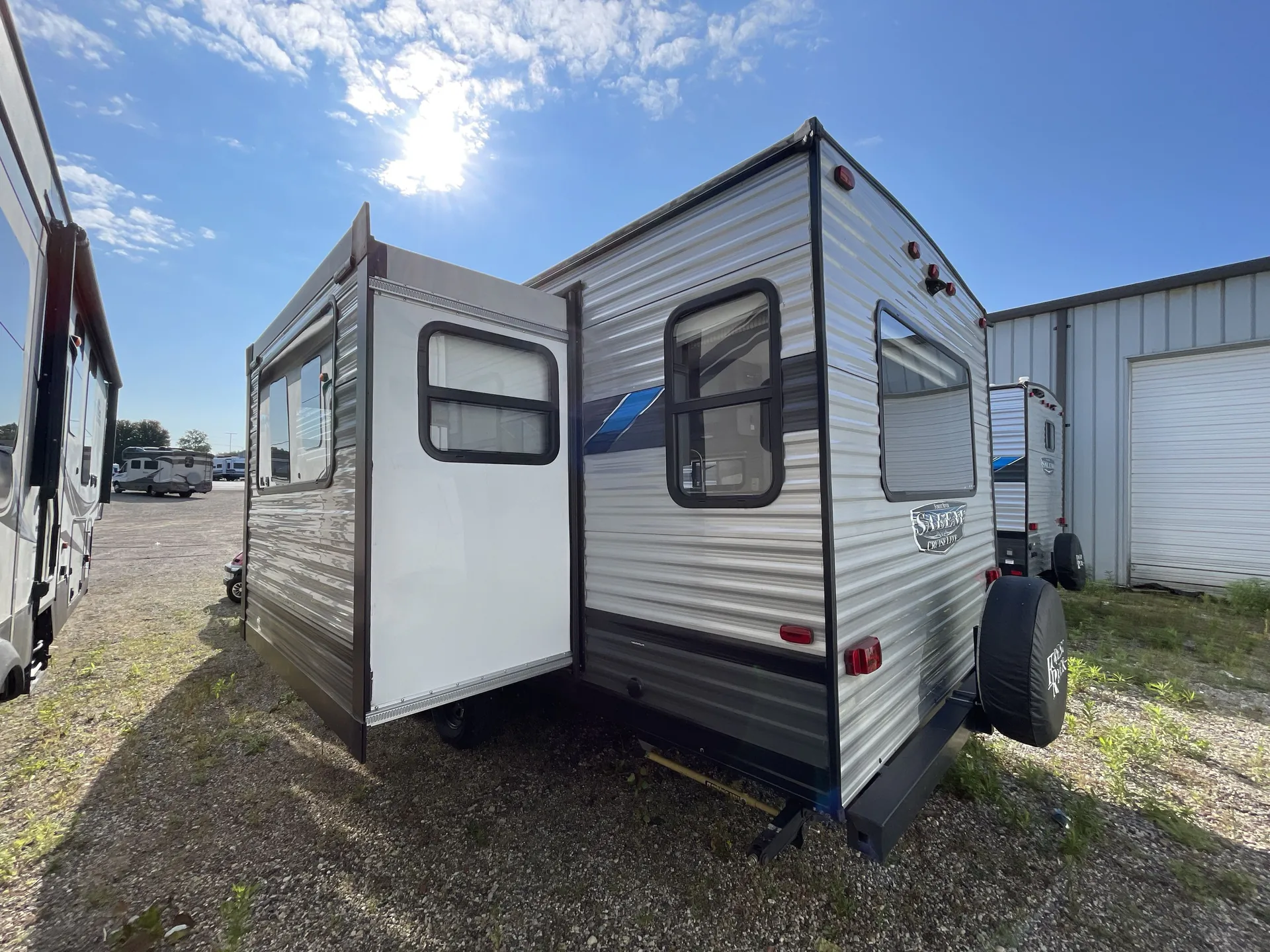 2022 Forest River Salem Cruise Lite 24RLXL — off campside