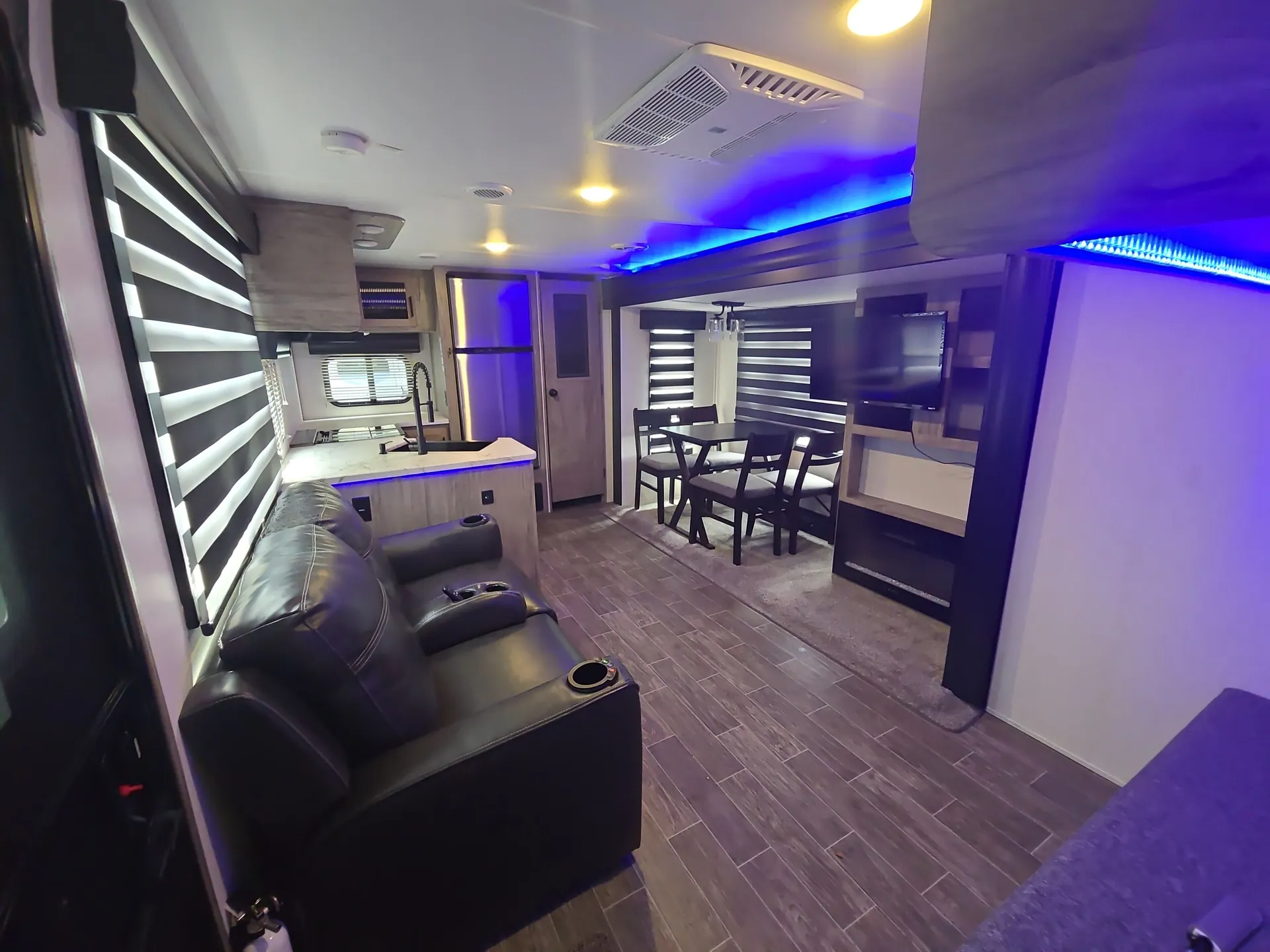 2022 Forest River Cherokee Alpha Wolf 26RK-L — living area main