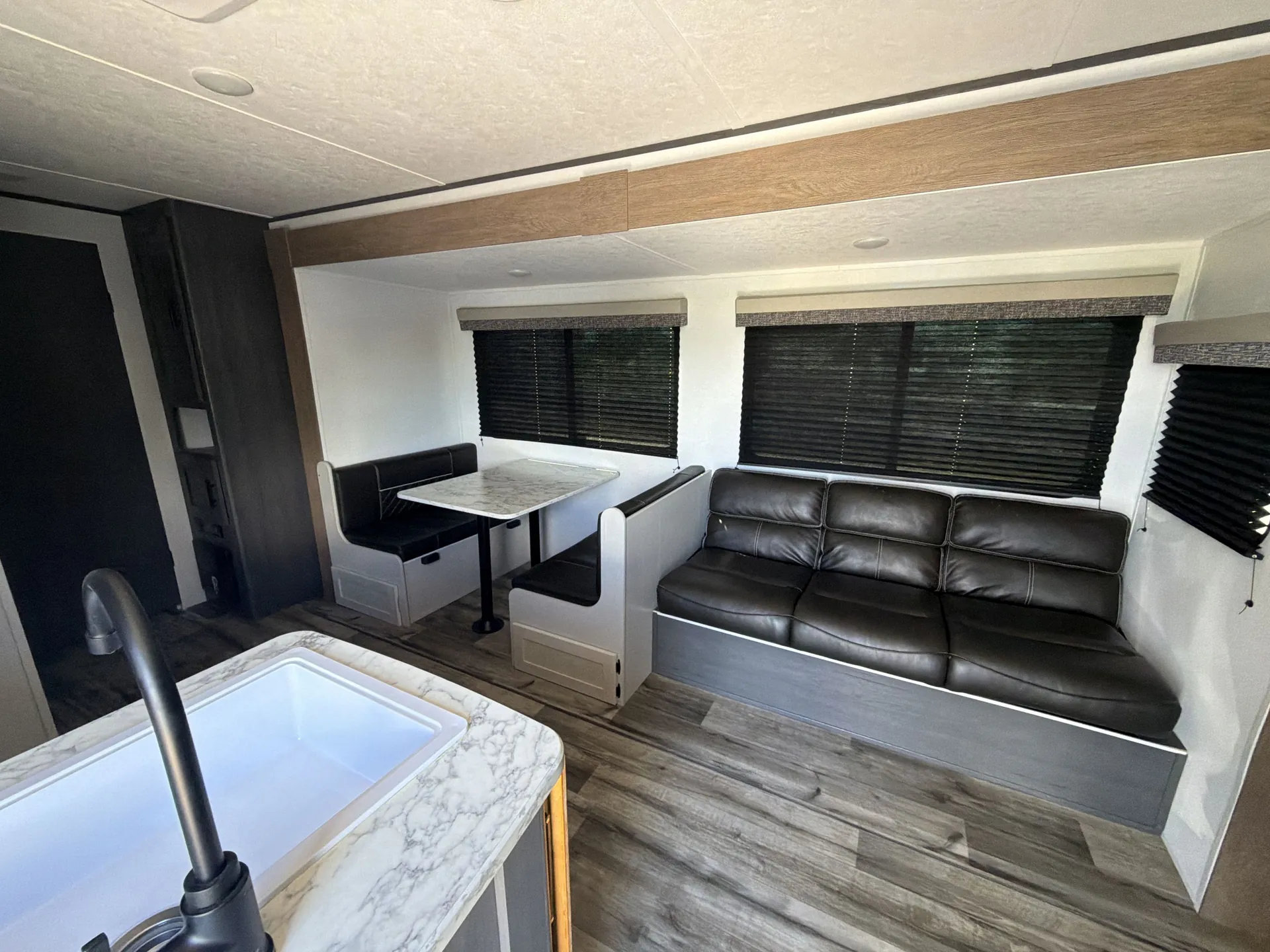 2024 Dutchmen Aspen Trail LE 29TB — living area main