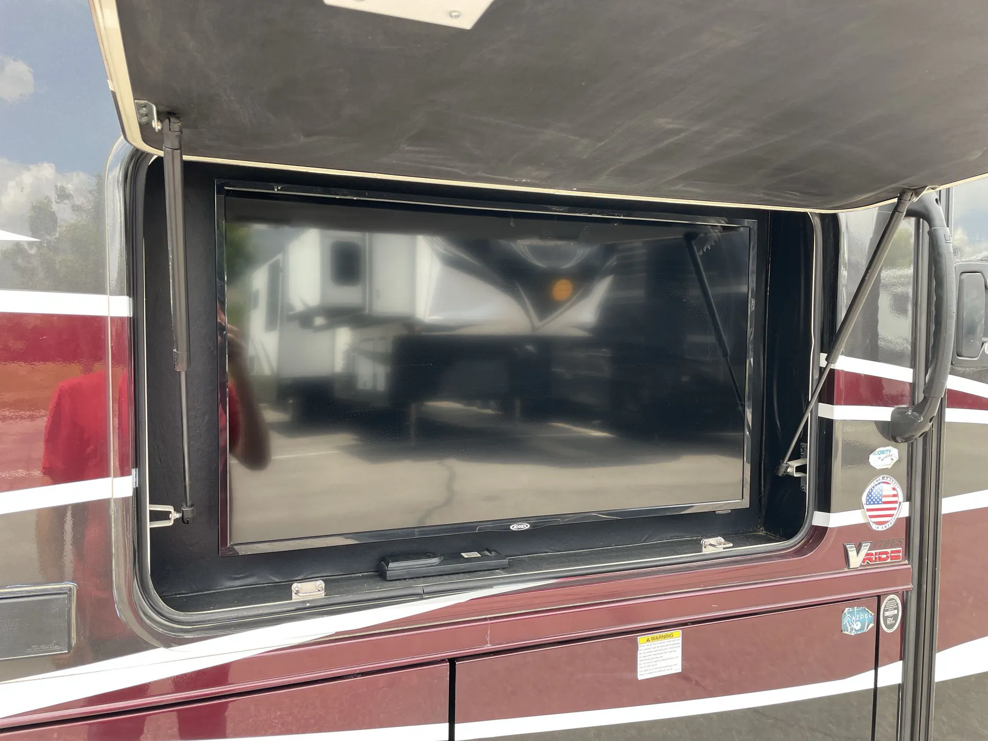 2021 Coachmen Sportscoach SRS 376ES — living area main
