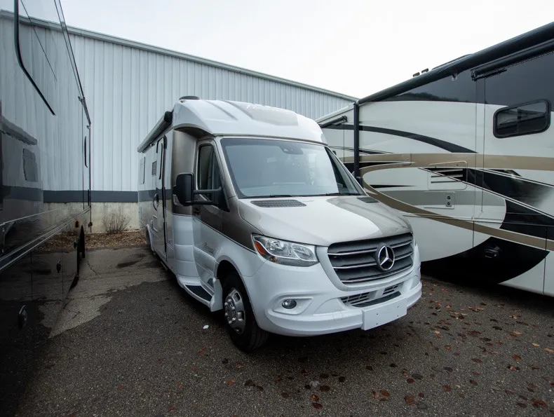 2020 Regency RV Ultra Brougham 25TB - Photo 2