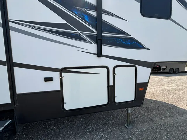 2018 Dutchmen Voltage Triton 3551, Photos photo 7