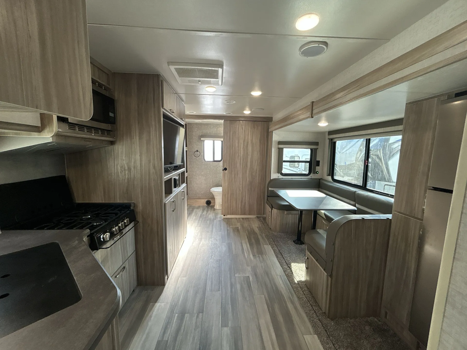 2022 Winnebago Minnie 2327TB dealer photo 5 from Camping World