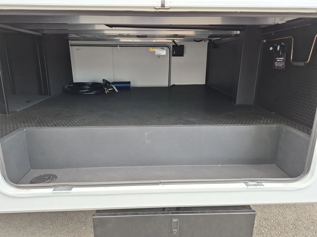 2026 Brinkley Model Z 3600, Photos photo 13