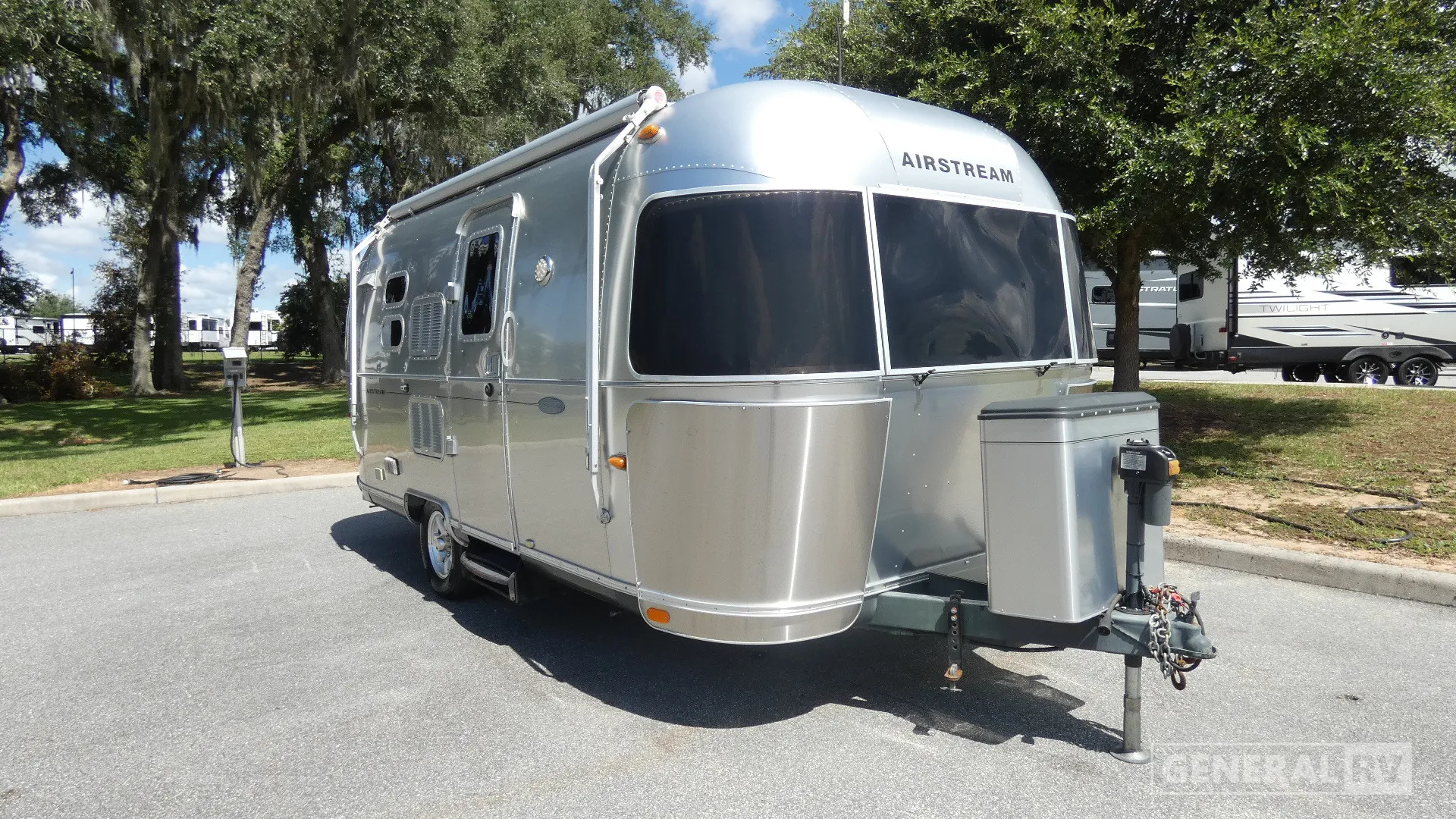 2012 Airstream Flying Cloud 20 - Photo 2