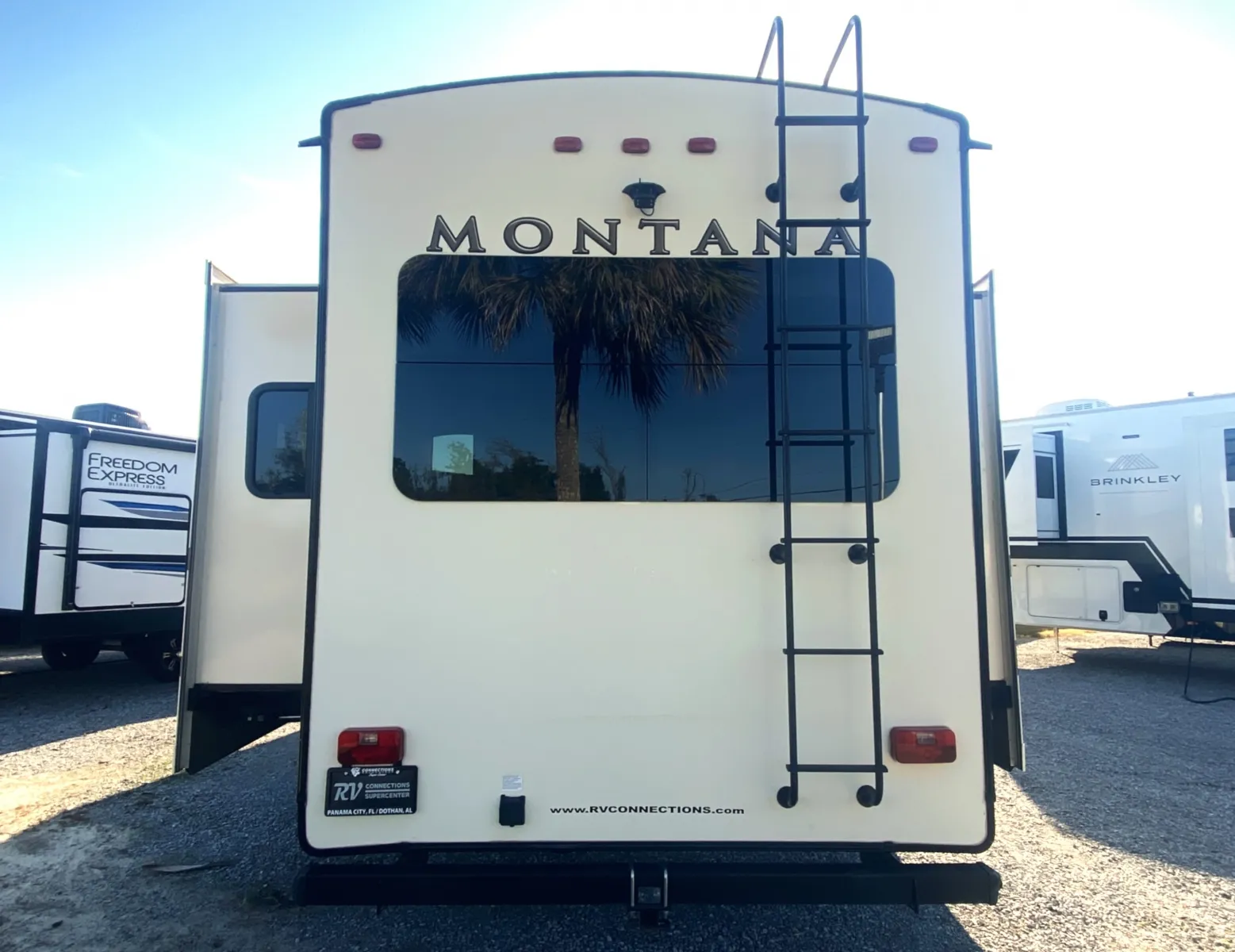 2017 Keystone RV Montana 3160RL - Photo 3