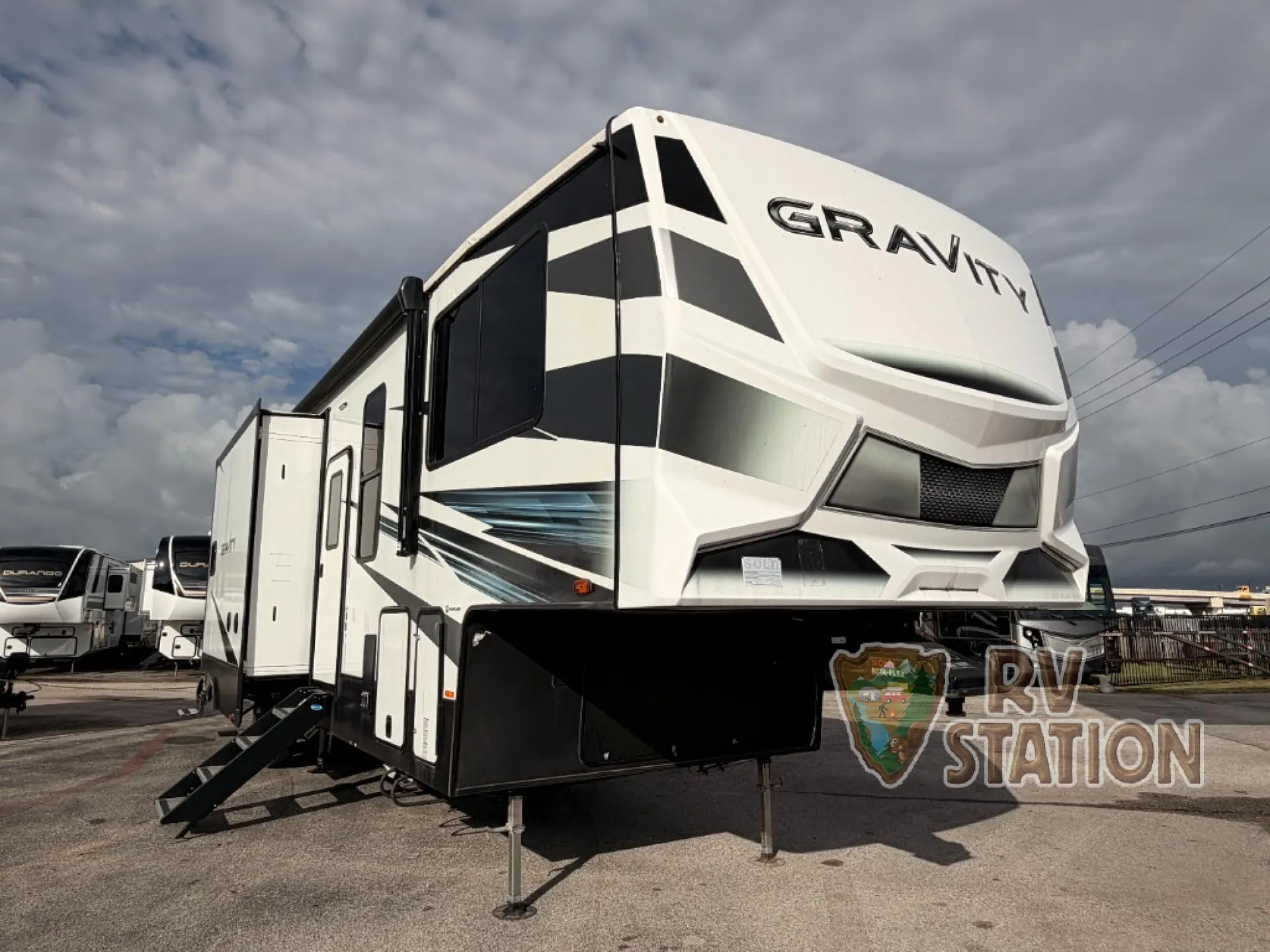 2023 Heartland Gravity 3550 - Photo 2