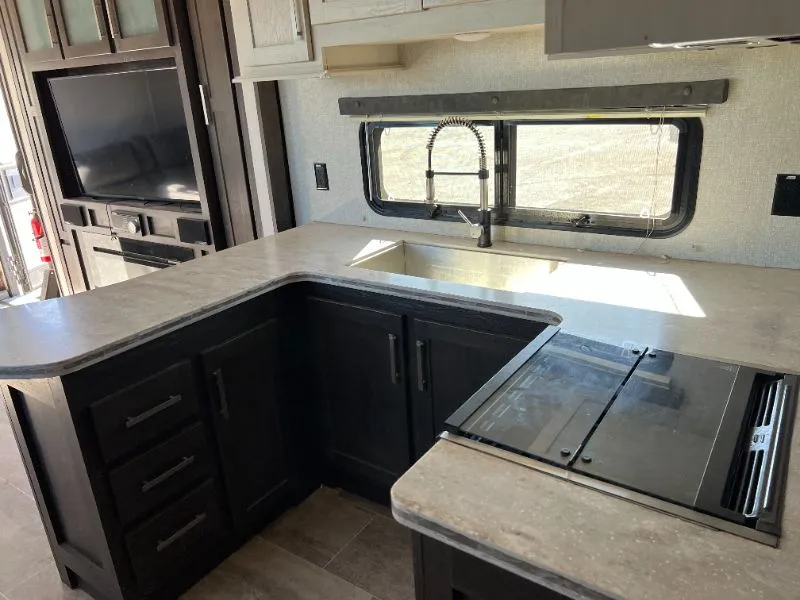 2019 Keystone Raptor 423, Photos photo 12