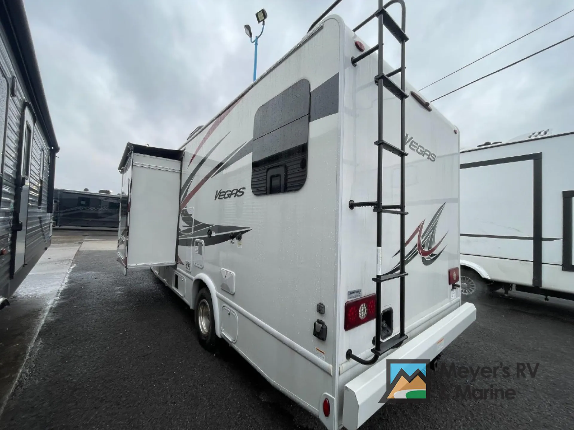 2023 Thor Motor Coach Vegas 24.3 - Photo 4