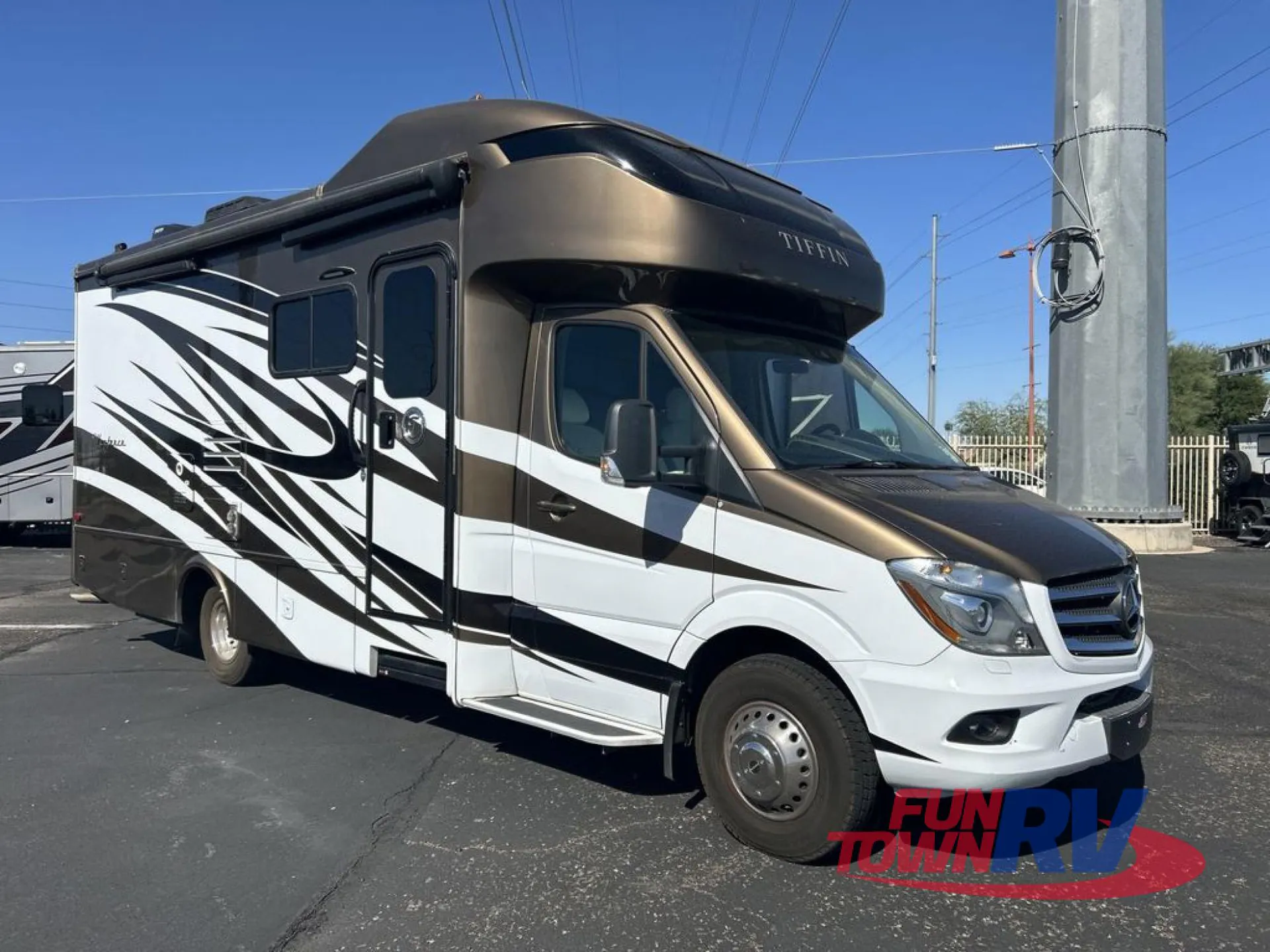 2018 Tiffin Wayfarer 24 QW dealer photo 1 from Fun Town RV