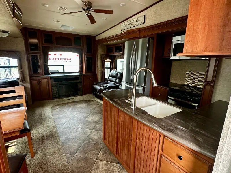2016 Forest River Sierra 371REBH - Photo 4