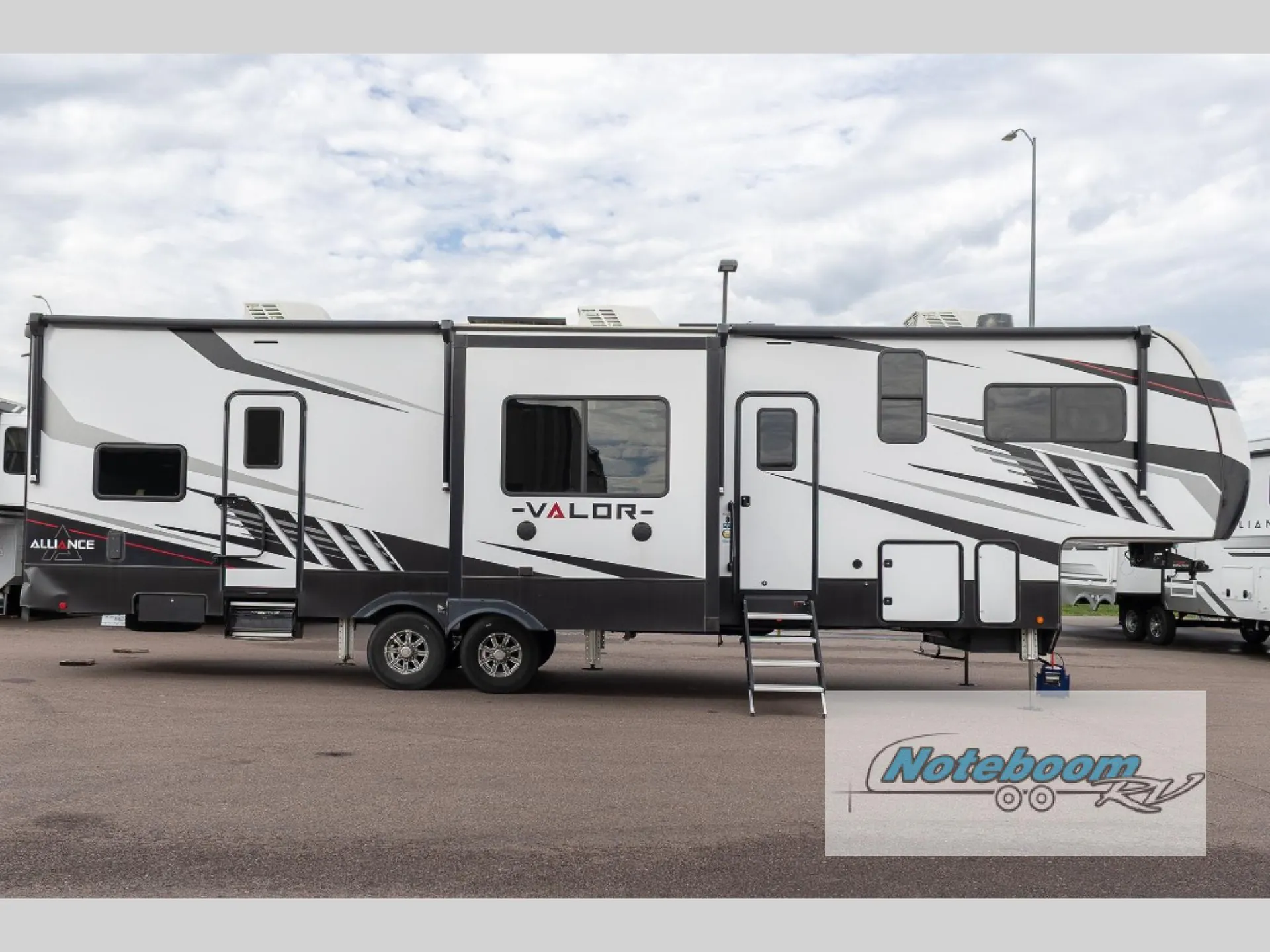 2023 Alliance RV Valor 37V13 - Photo 2
