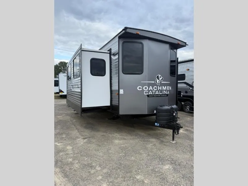 2025 Coachmen Catalina Destination Series 39MKTS - Photo 2