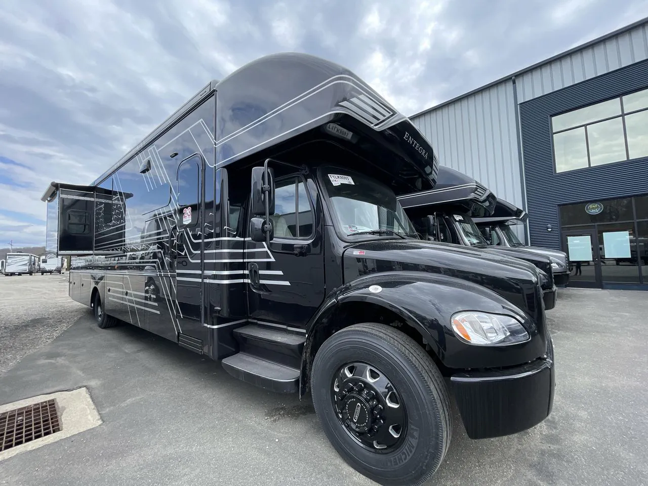 2026 Entegra Coach Accolade XL 37L - Photo 2
