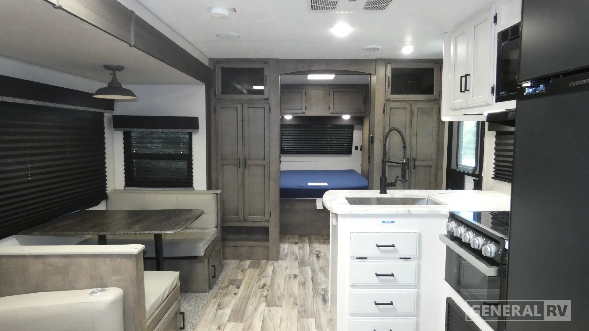 2022 Venture RV SportTrek ST271VMB dealer photo 4 from General RV