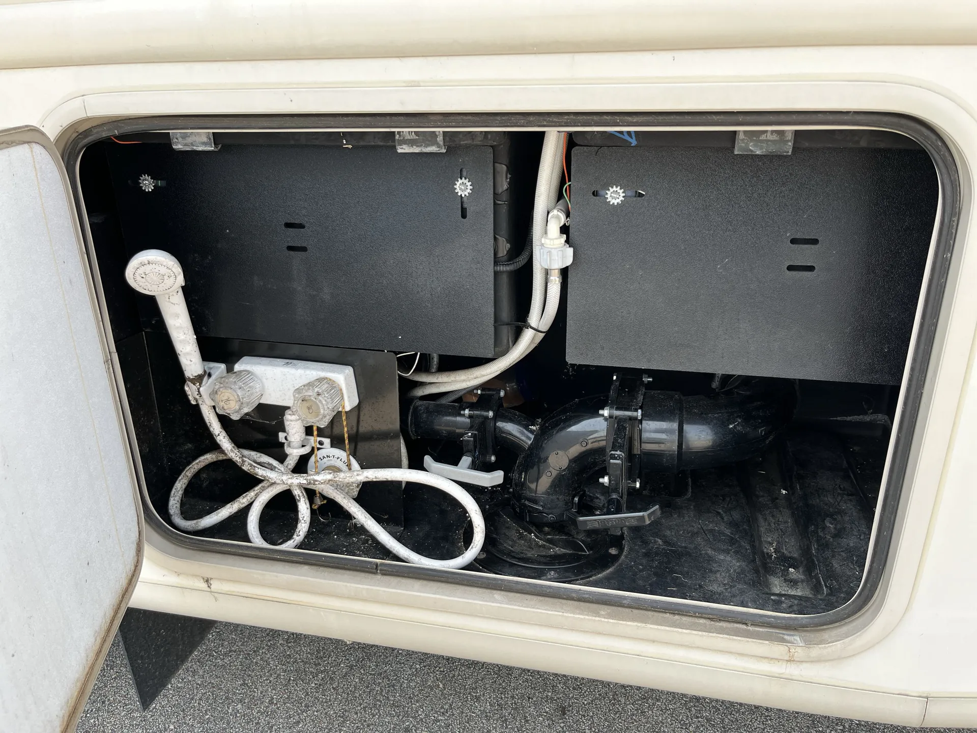 2020 Thor Motor Coach Freedom Traveler A27 — living area main