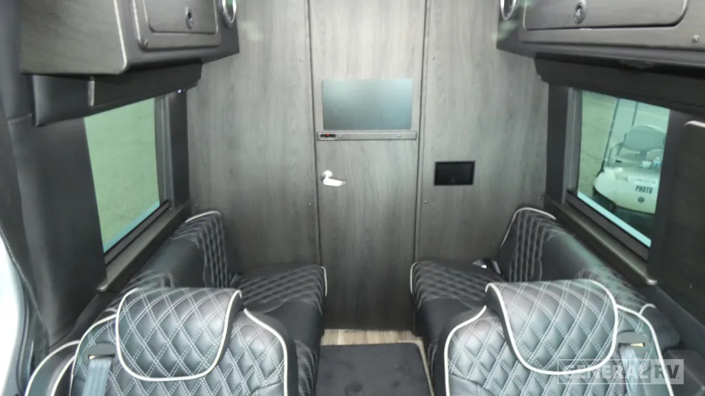 2024 Midwest Automotive Designs Luxe Cruiser D4, Photos photo 2