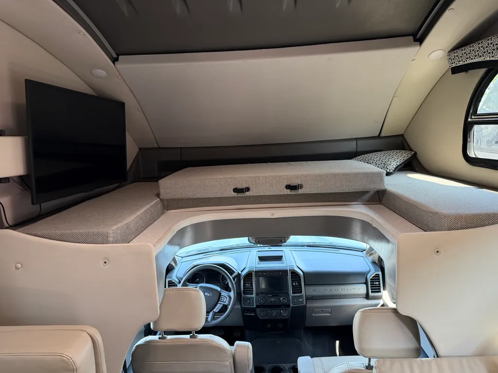 2023 Thor Motor Coach Magnitude RS36, Photos photo 5