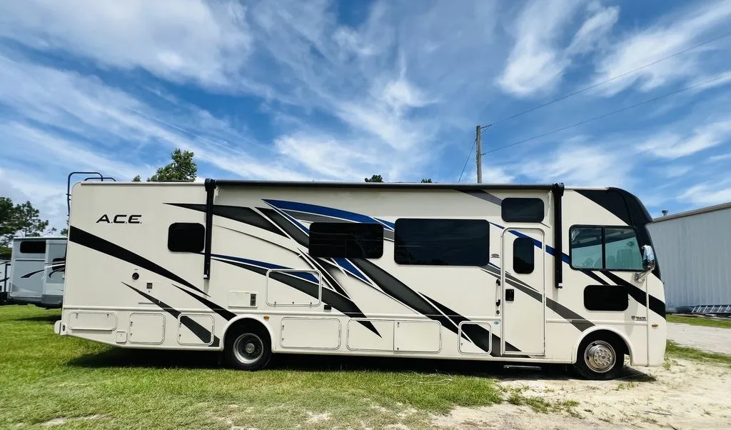 2011 Forest River BERKSHIRE 340HP - Photo 3
