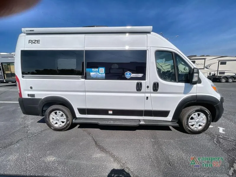 2025 Thor Motor Coach Rize 18M - Photo 4