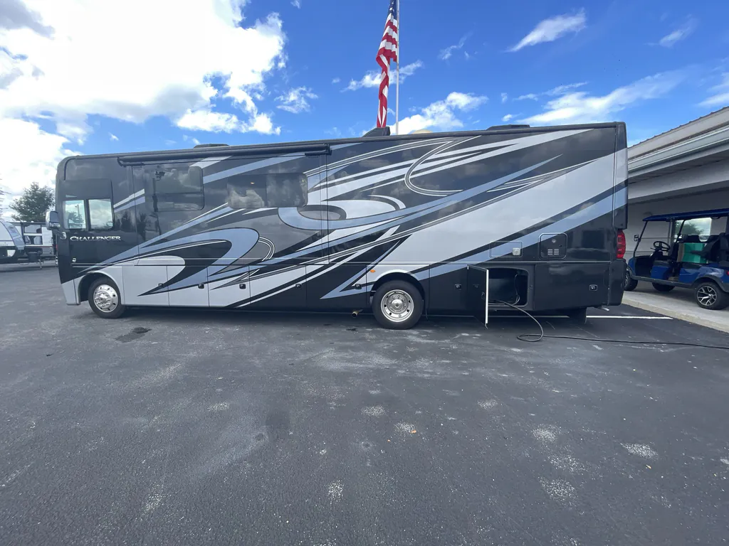 2020 Thor Motor Coach Challenger 35MQ, Photos photo 6