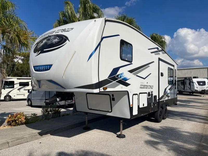 2024 Forest River Cherokee Arctic Wolf 27SGS - Photo 4