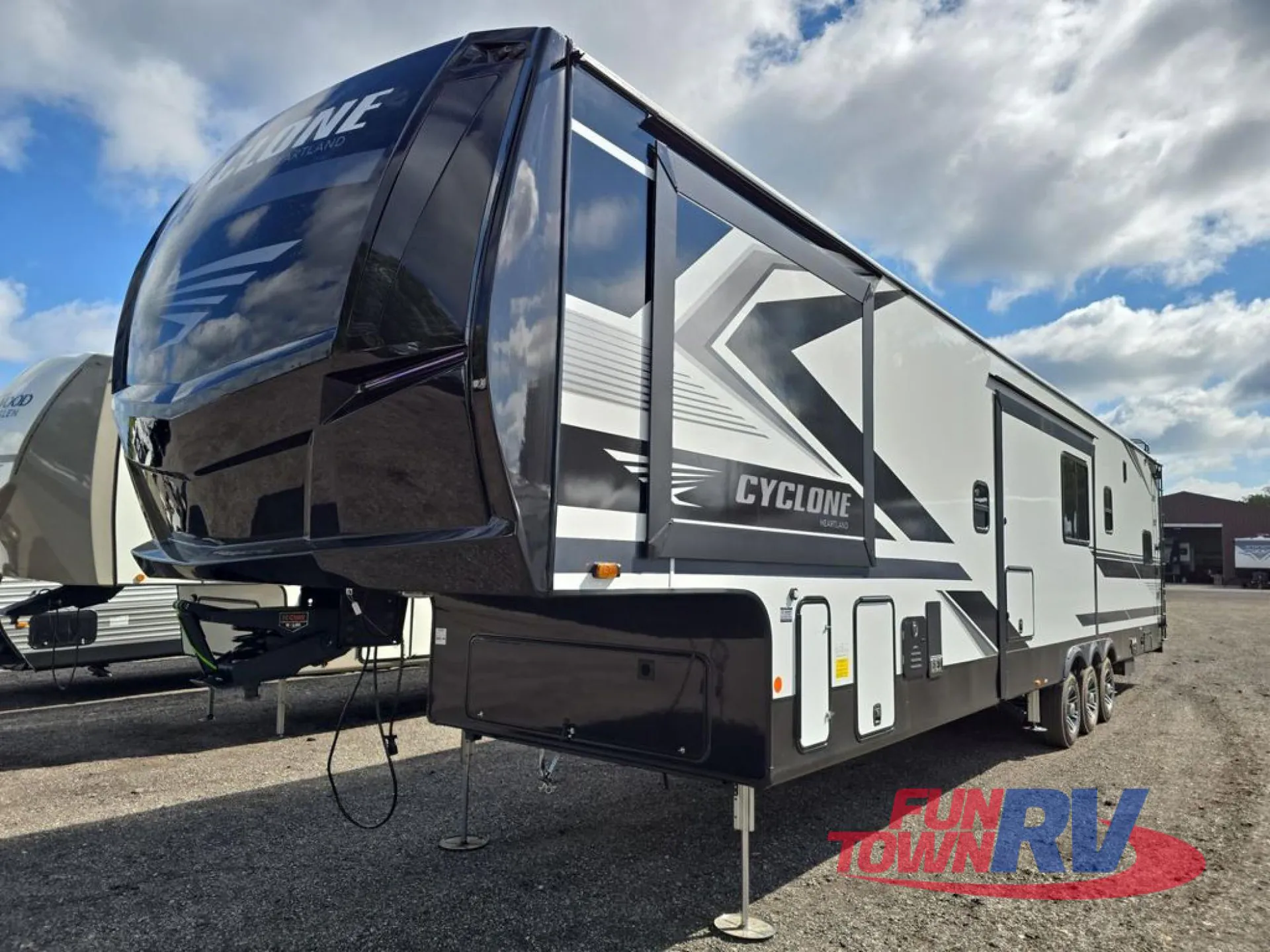 2027 Heartland Cyclone 3914 - Photo 4