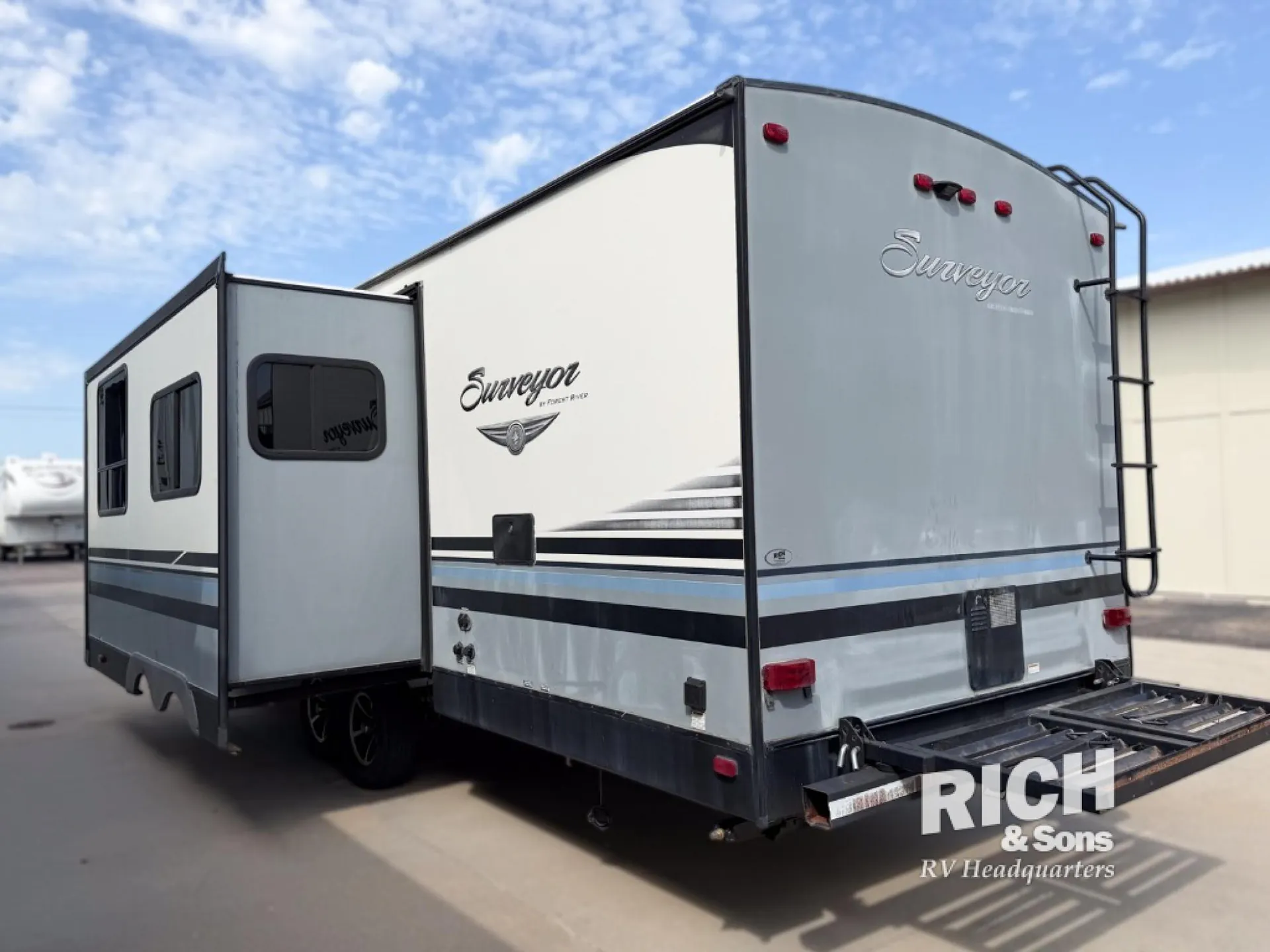 2017 Forest River Surveyor 287BHSS — Photo 5