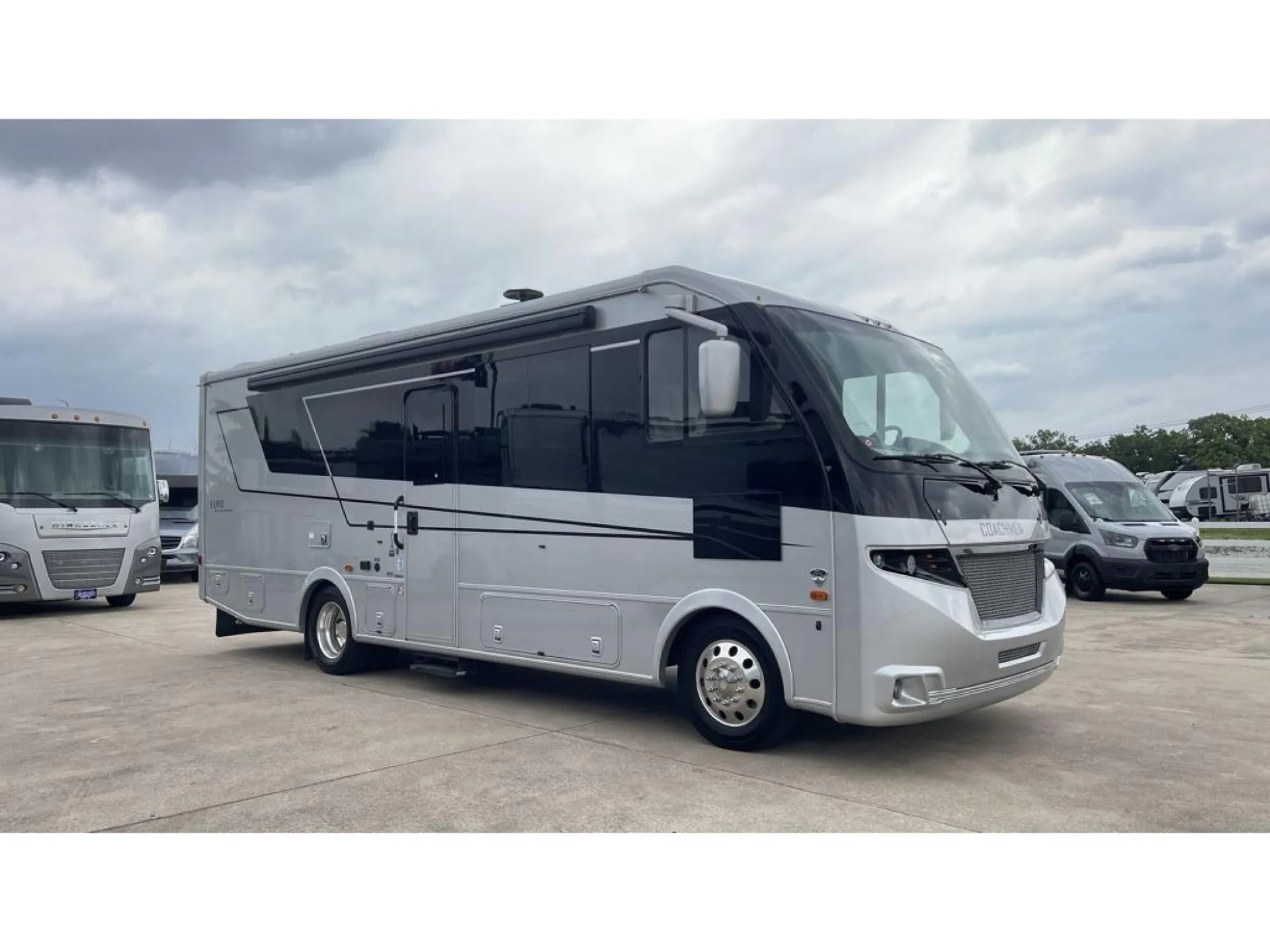 2025 Coachmen Euro 25EU - Photo 3