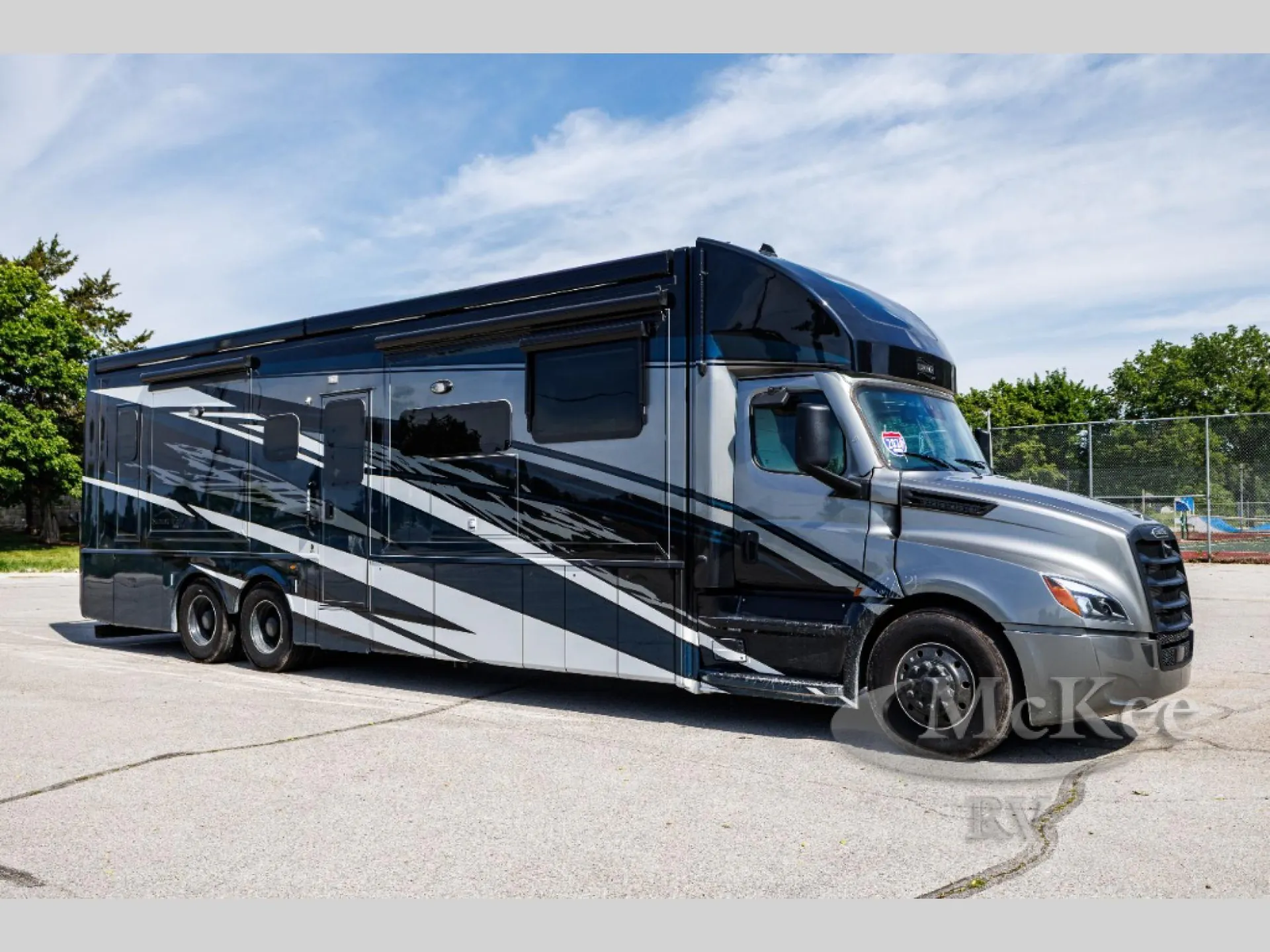 2026 Newmar Summit Aire 4505 - Photo 2