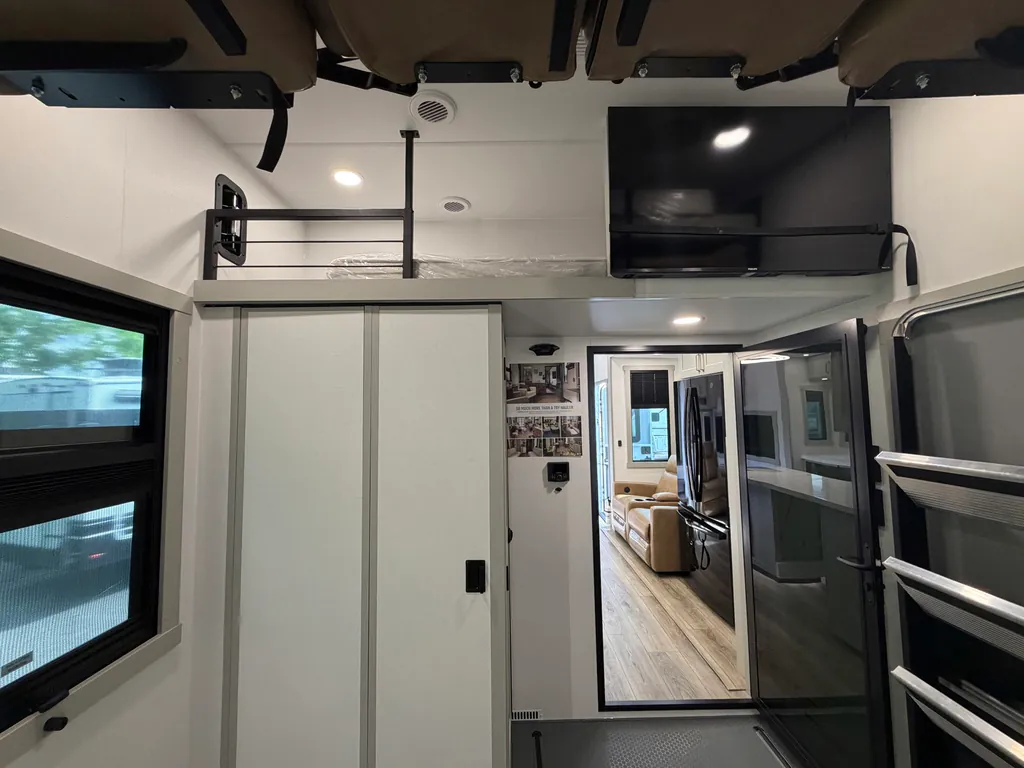2026 Brinkley Model G 3520, Photos photo 15