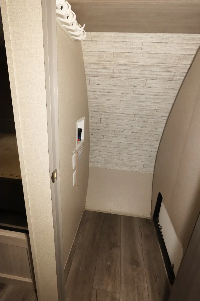 2023 Coachmen Catalina Legacy Edition 343BHTS (2 Queen Beds), Photos photo 15