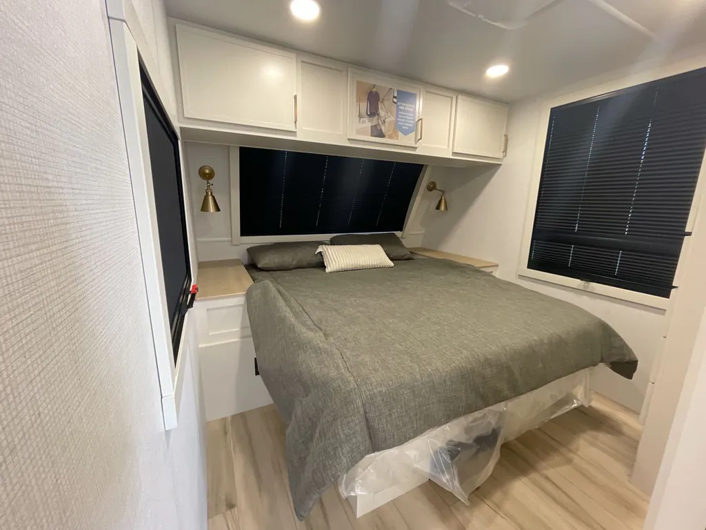 2026 Brinkley Model I 265, Photos photo 28