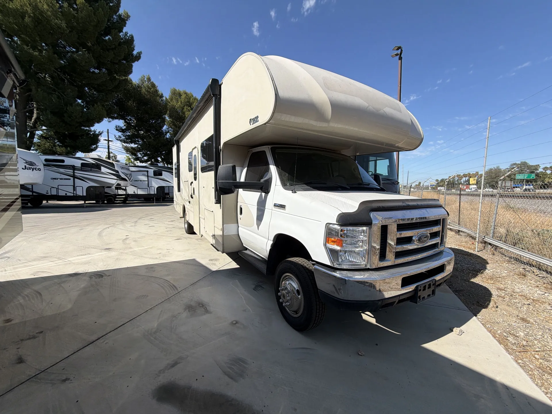 2019 Thor Motor Coach Outlaw 29J - Photo 2