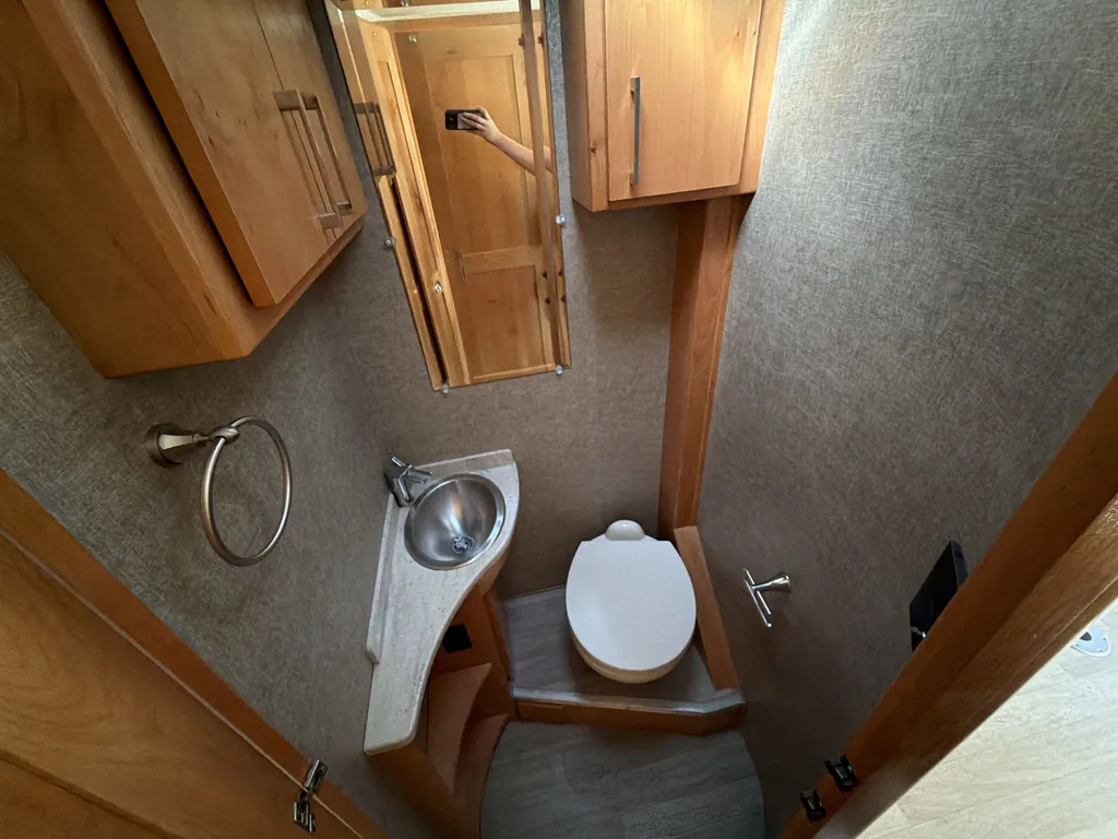 2017 Tiffin Wayfarer 24 QW, Photos photo 14