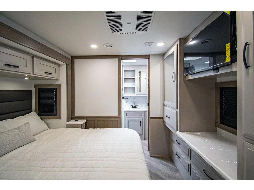 2027 Entegra Coach Emblem 36U, Photos photo 25