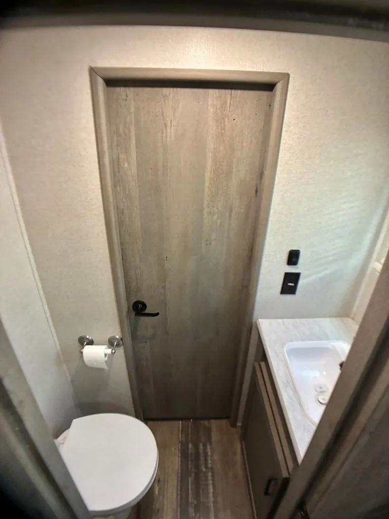 2021 Keystone Raptor 413, Photos photo 9