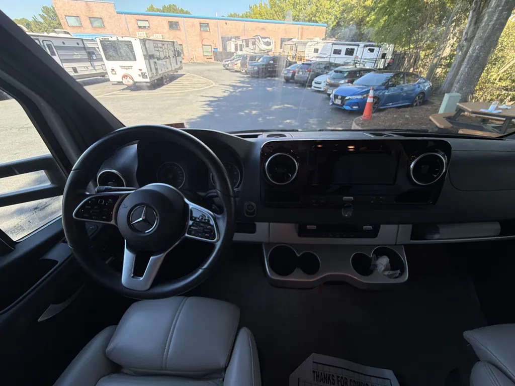 2021 Thor Motor Coach Tiburon 24FB, Photos photo 24