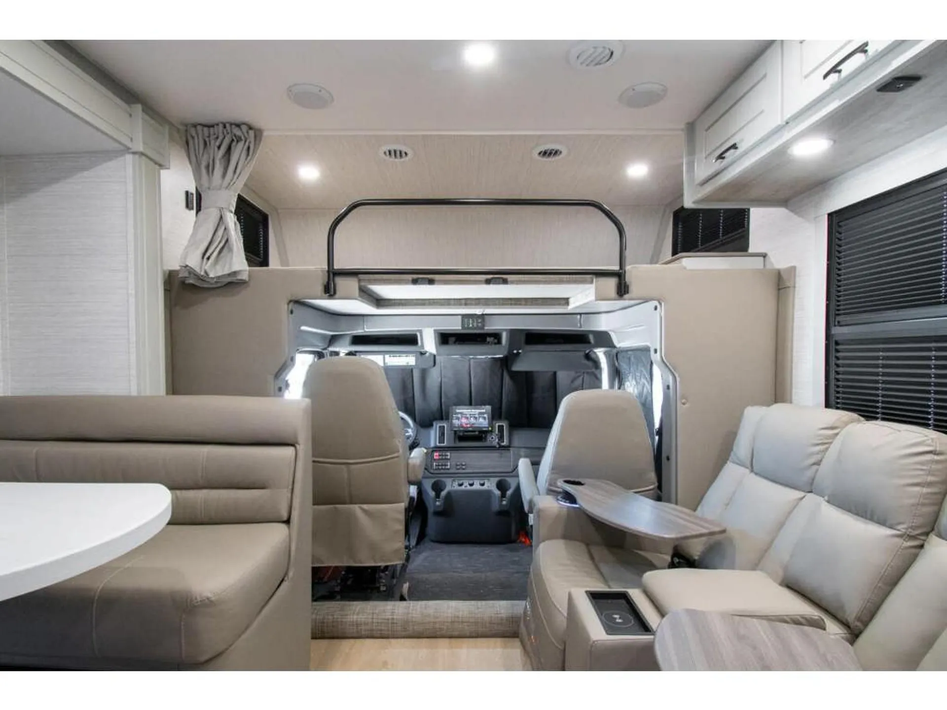 2027 Dynamax DynaQuest XL 3200KD - Photo 4