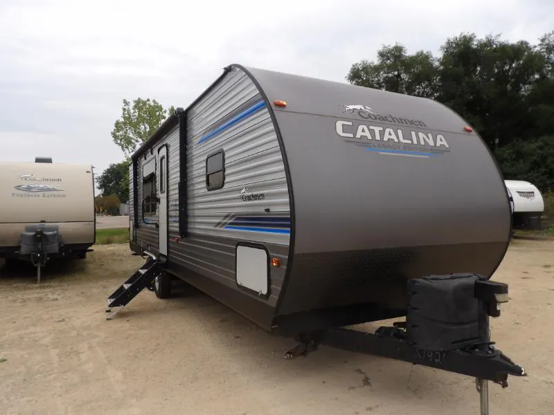 2021 Coachmen Catalina Legacy Edition 283RKS dealer photo 1 from Kunes RV