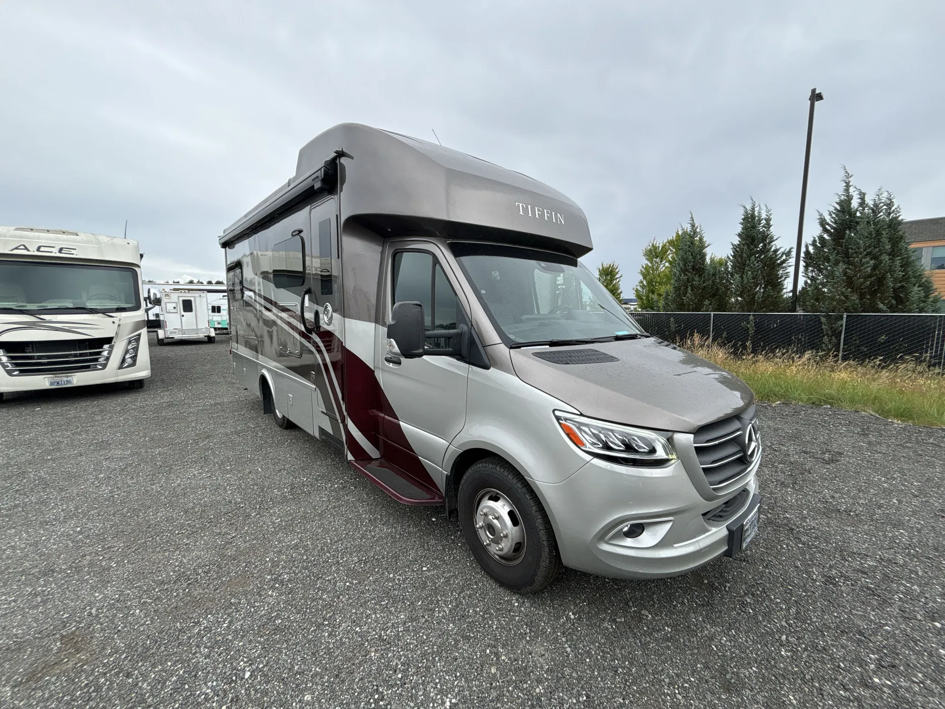 2023 Tiffin Wayfarer 25 TW - Photo 2