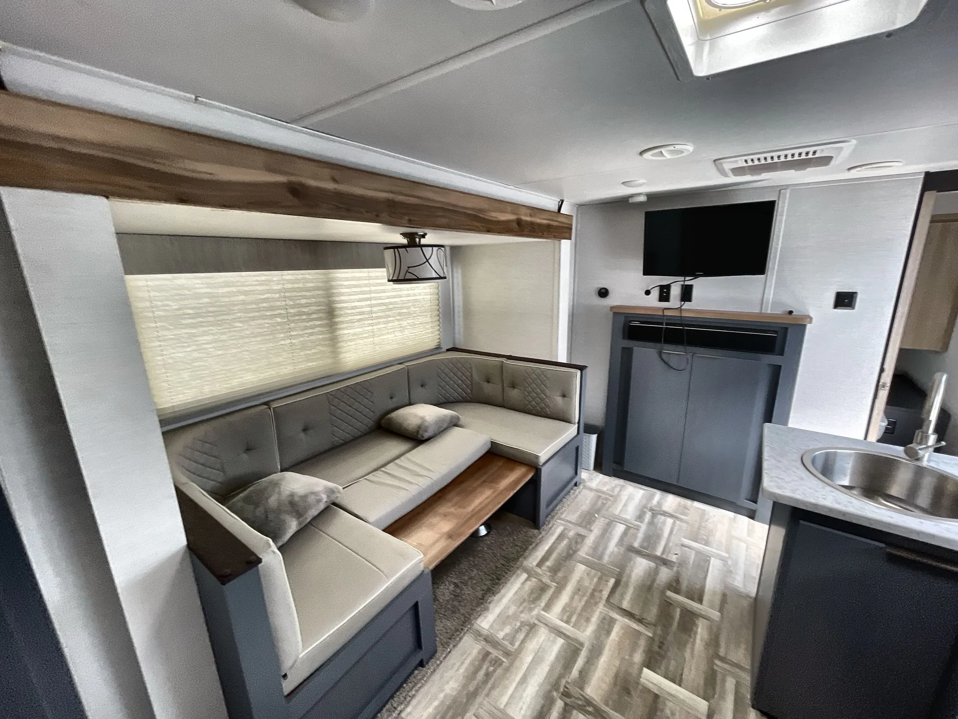 2024 Prime Time Tracer 240BHSLE — living area main