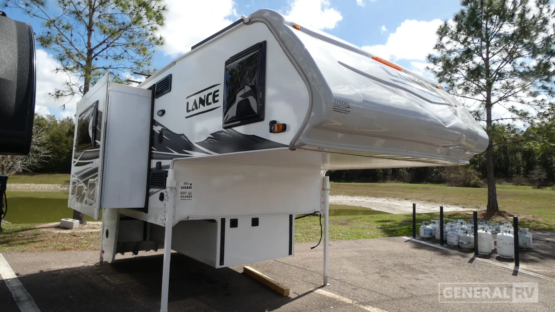 2026 Lance Lance 85SS - Photo 2