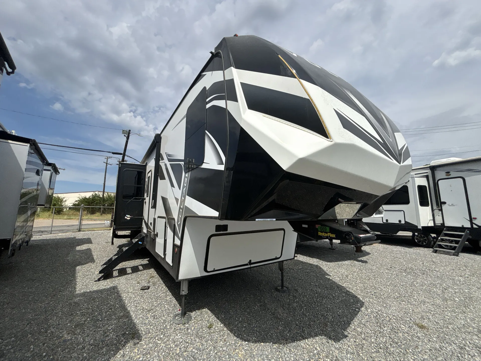 2021 Dutchmen Voltage 4225 dealer photo 1 from Camping World