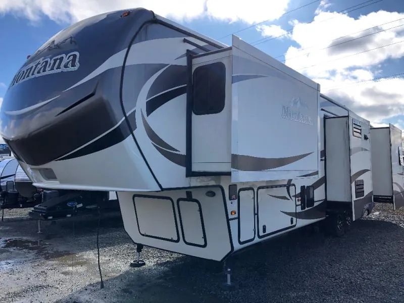 2015 Keystone RV Montana Used    3402 RL - Photo 4