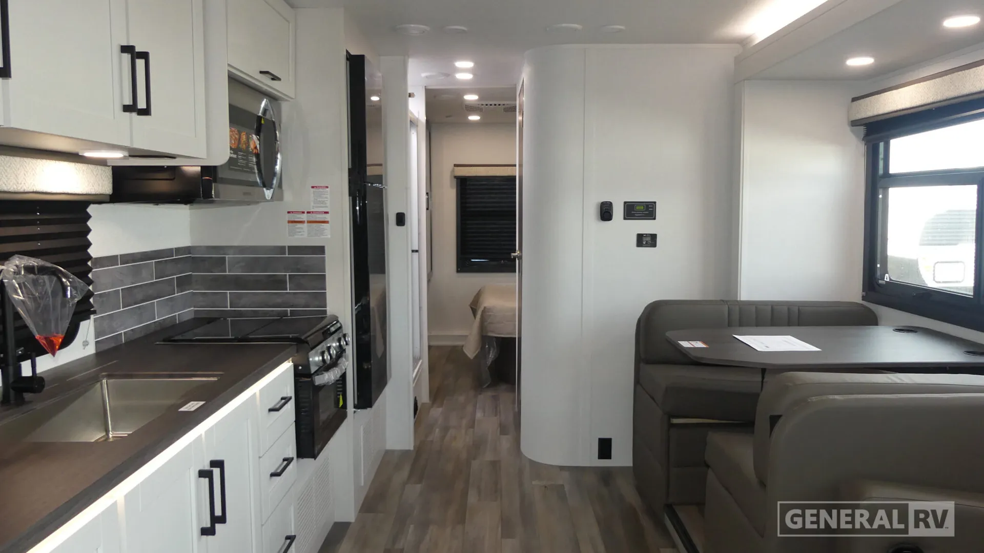 2026 Entegra Coach Odyssey 29V - Photo 3