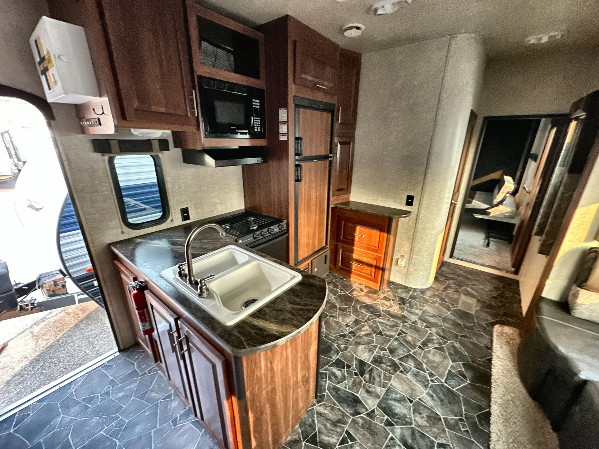 2014 Keystone Fuzion 301 — living area main