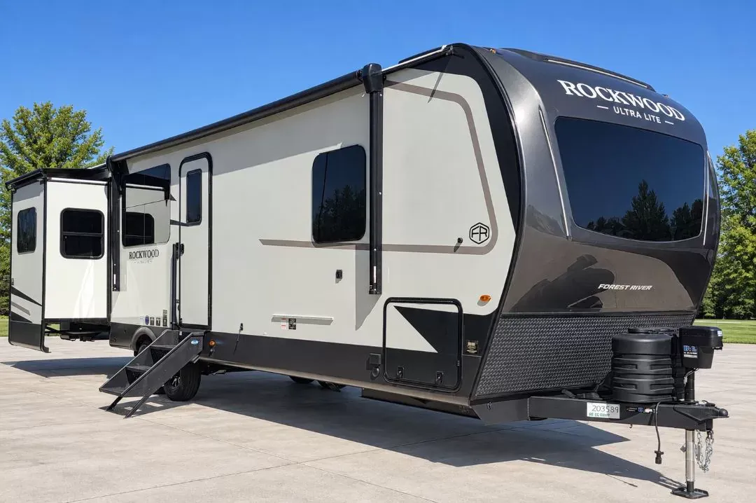 2027 Forest River Rockwood Ultra Lite 2921RL