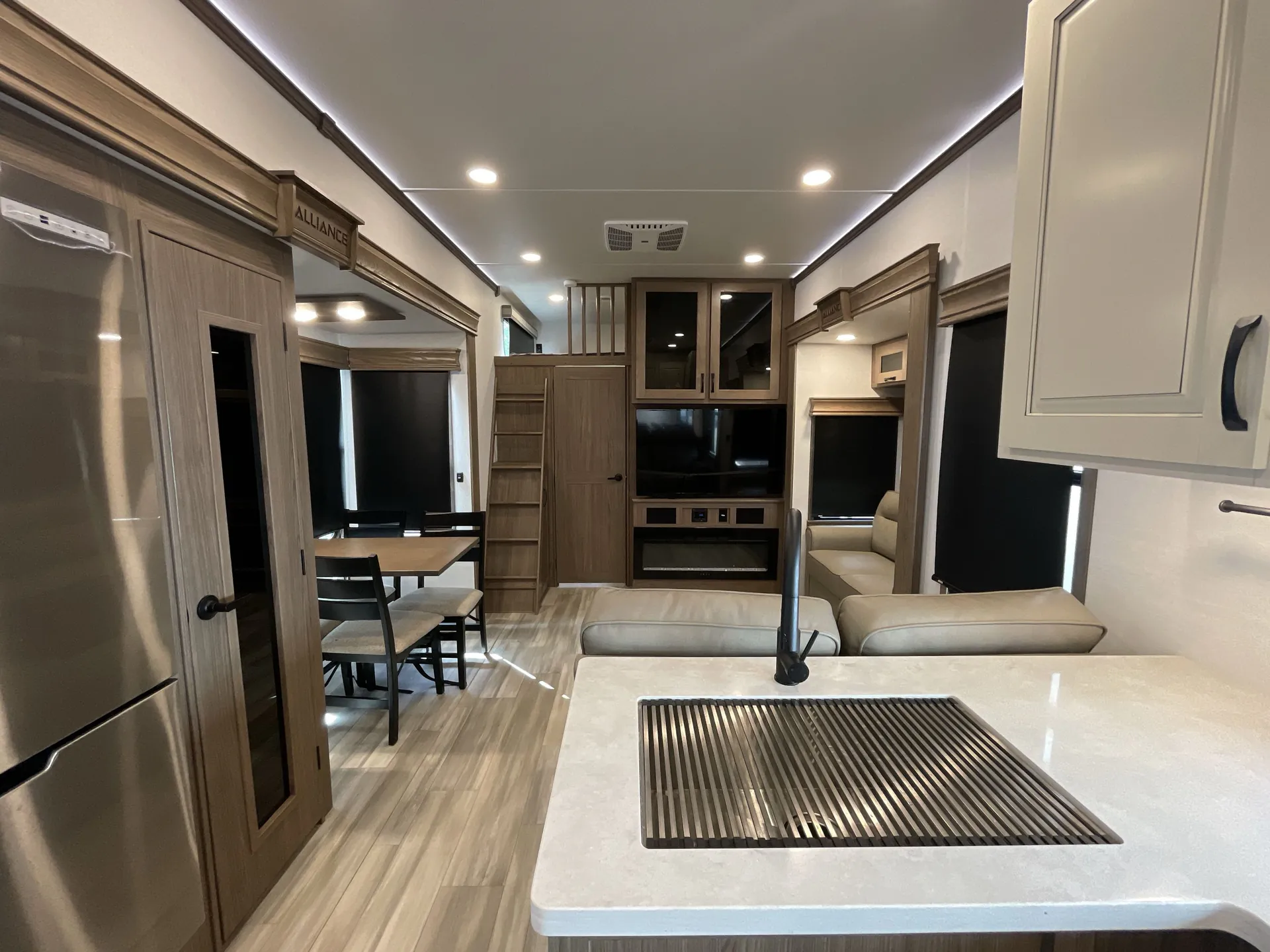 2024 Alliance RV Paradigm 395DS — front