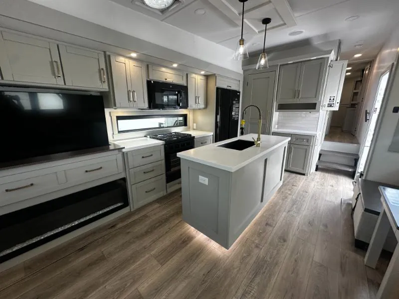 2026 Brinkley Model Z 3600, Photos photo 13